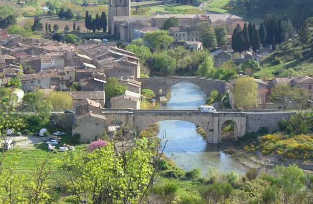 Holidays In Lagrasse. Ground floor studio set in walled garden with pool.