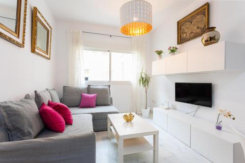 Holidays2Malaga Carrera Capuchinos Free parking Aircon Downtown