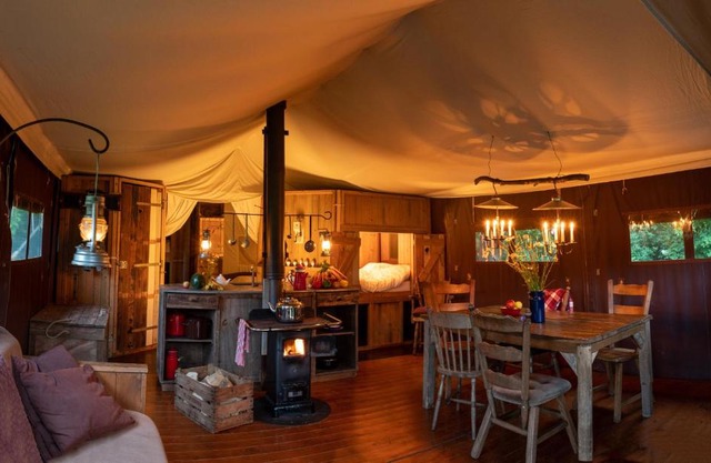 Hollings Hill Farm Canvas Hideaway external shower