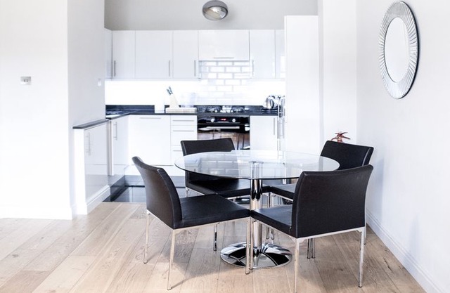 Home away Exclusive Apt-Private Balcony Hyde Park