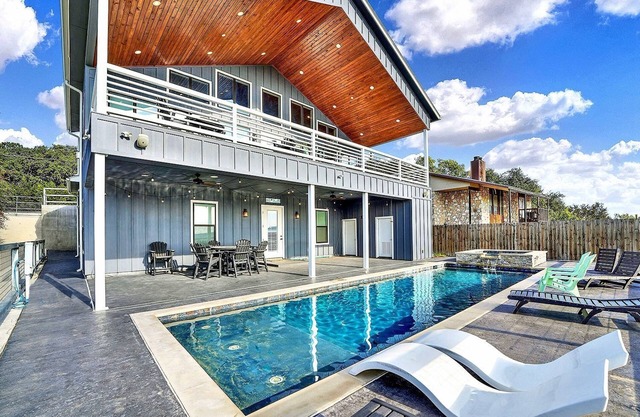 Home in Canyon LakenFamily FriendlynBeautiful ViewnPool and Hot Tub