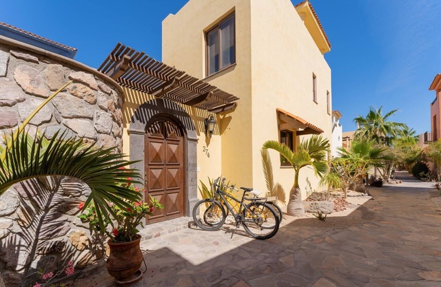 Home with stunning ocean view and breathtaking sights of the Sierra La Giganta.