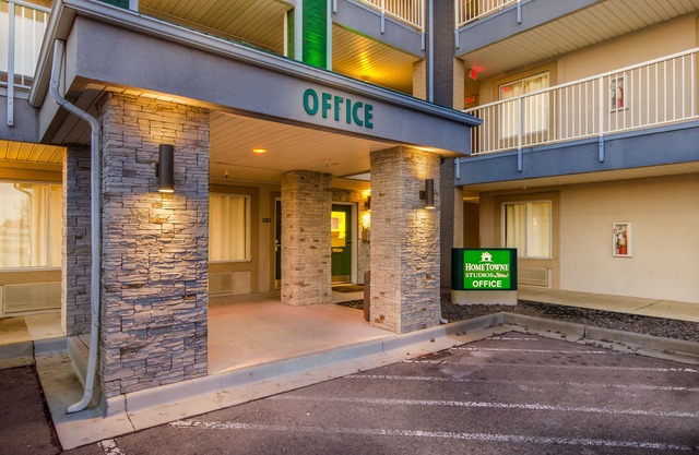 HomeTowne Studios by Red Roof Denver - Airport/Aurora
