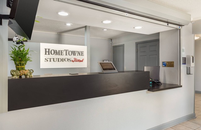 HomeTowne Studios & Suites by Red Roof Greensboro