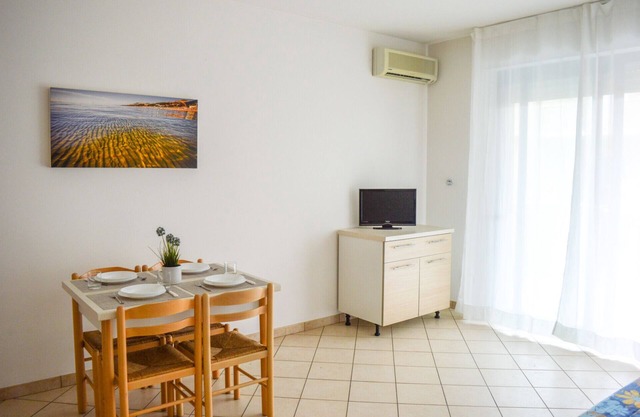 Homiday - Green Bay D16, Two Bedroom Apartment