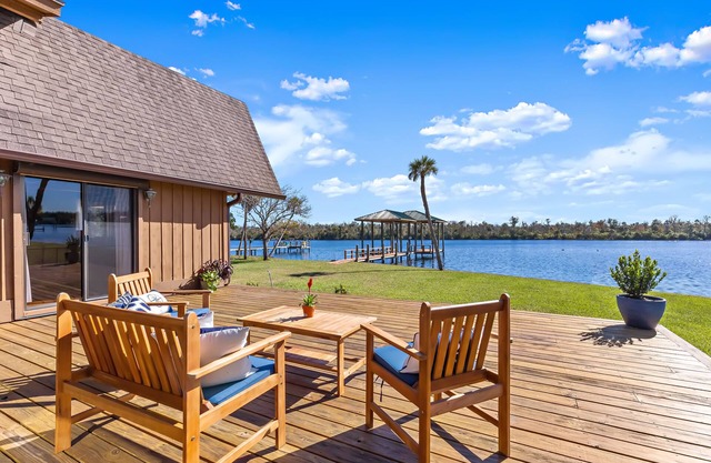 Homosassa Riverfront -boat dock, amazing view, easy access to springs and Gulf
