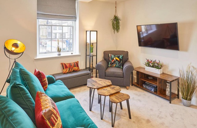 Host & Stay Market View