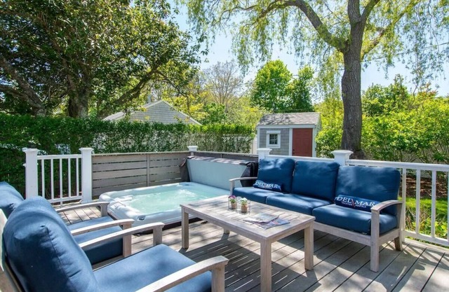 Hot Tub, Fenced Yard & Dog Friendly