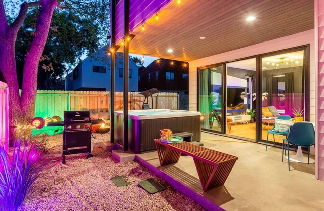 Hot Tub Time Machine Clubhouse DT 6 Min Drive