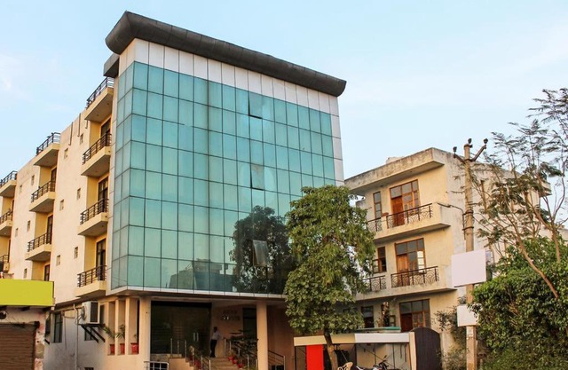 Hotel Azad Square Gurgaon