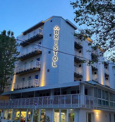 Hotel Bristol - a 30 mt dalla spiaggia