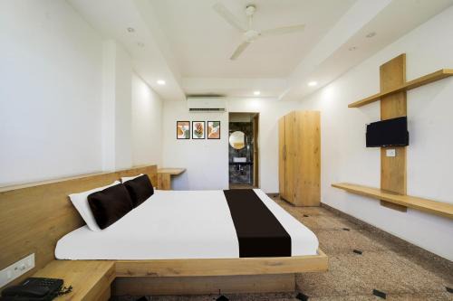 Hotel O V K HOTEL And Hostal Associate
