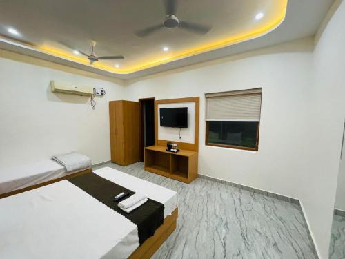 Hotel Pilgrim walking distance From Golden Temple