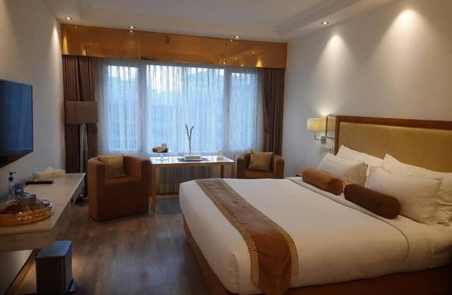 Hotel Razmoni Isha Kha International