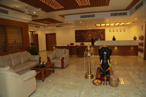 Hotel Savera Park