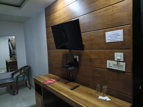Hotel Sr Residency Jail Road Tilak Nagar