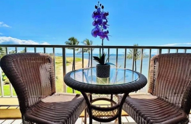 Hotel-zoned Oceanview Oceanfront Penthouse! - Menehune Shores 619