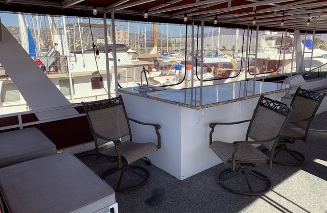 House Boat 6 Bdrm 2 BathRm Jaccuzzi Gated Down Town Ensenada
