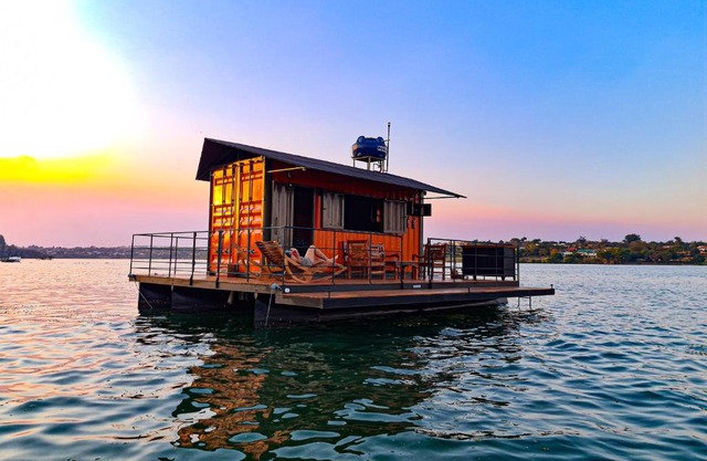 House Boat "Faroeste Caboclo"
