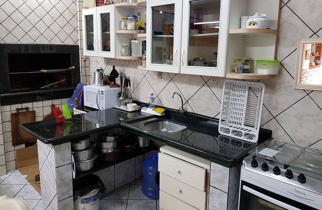 House in Itapema (Meia-Praia) for up to 18 people with air conditioning and Wi-Fi