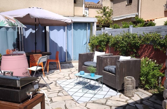 House with large terrace close to the port! à St Cyprien