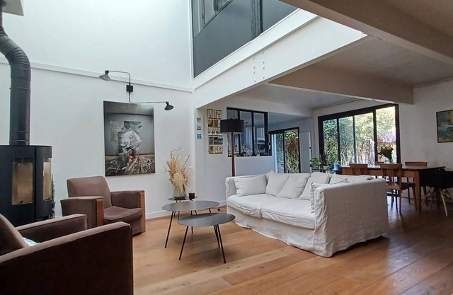 House with pool in downtown Bordeaux