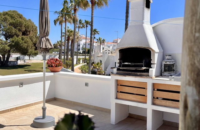 House with terrace in the heart of the Marina of Cala'n Bosh