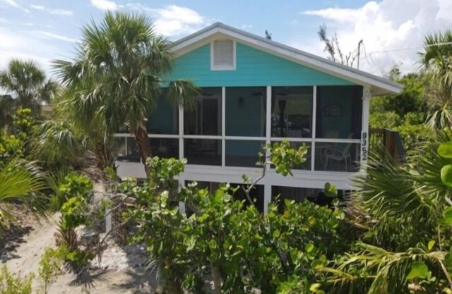 How Sweet It Is.Private Island Beach Life