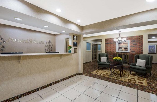Howard Johnson by Wyndham Springfield