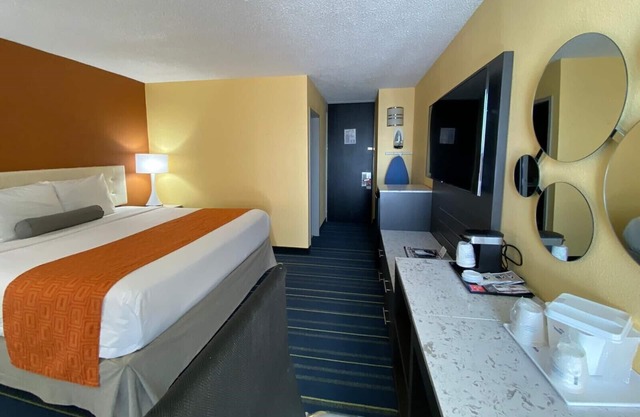 Howard Johnson by Wyndham Clifton NJ