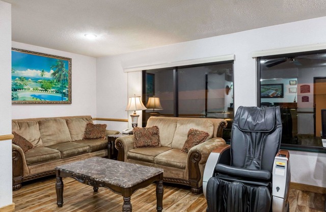 Howard Johnson by Wyndham Wichita Airport