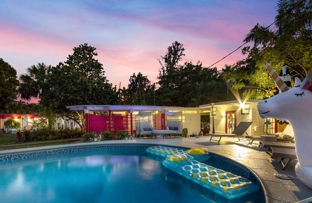 Huge Lake Compound Pool Private Suites 3 Homes Dog Friendly