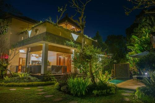 Huge Villa w/Pool and Spectacular Rooftop Patio!