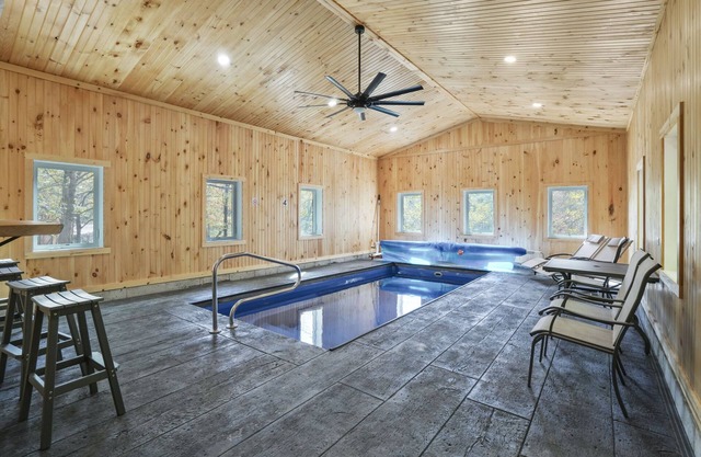Hummingbird Lodge at Big Pine Retreat