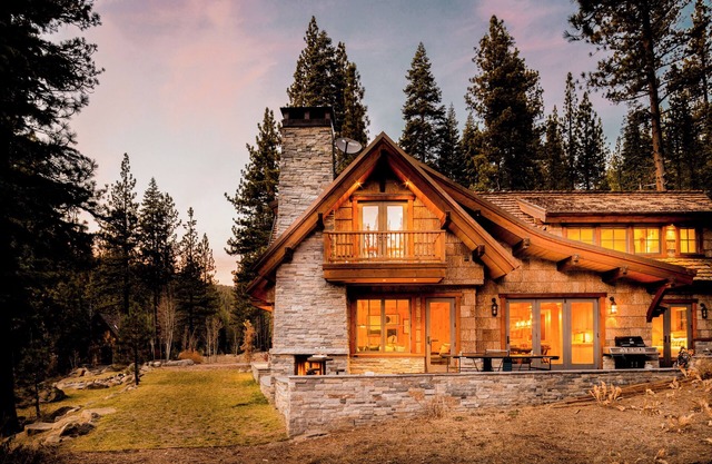 Hunter by AvantStay | Award-Winning Riverfront Cabin | 5 Min from Palisades