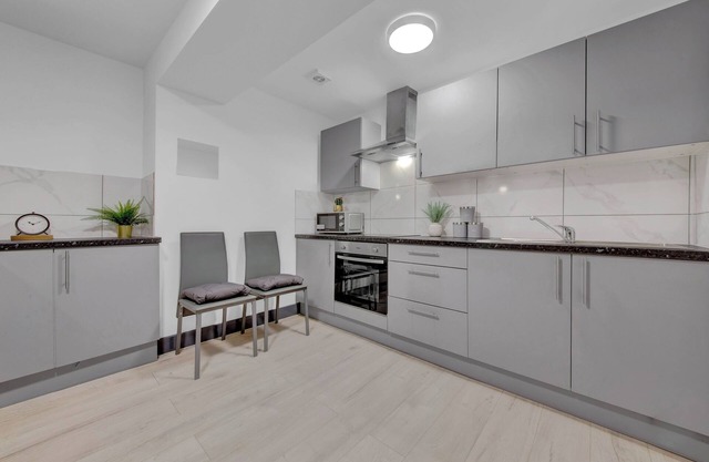 Immaculate 1-bed Studio in Feltham Heathrow London