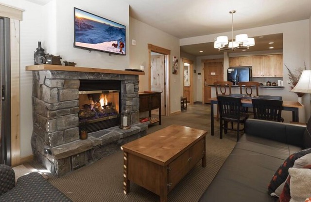 Immaculate ski in ski out condo - direct ski in and out, winter hot tub , gym, covered parking!!