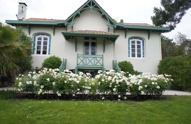 In garden charm and comfort for the independent annex building of the Villa