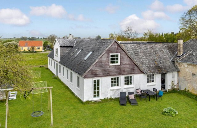 In this vacation home you can look forward to a wonderful view of the sea and the countryside.
