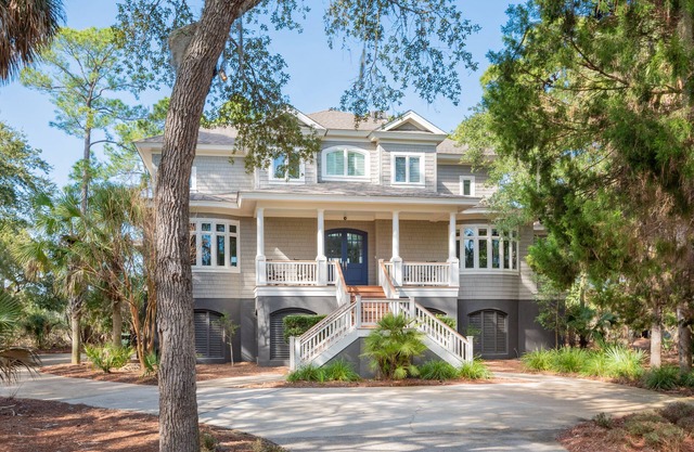 Incredible views and stunning. spacious interior, community dock