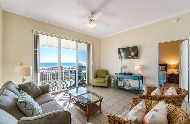 Inn at Dauphin Island 401 End Unit with Great Views!