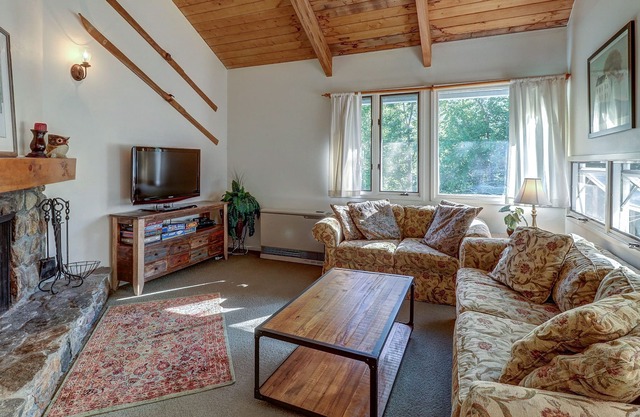 Inviting Alpine Condo w/ 3 Pools, Tennis, Game Room, Gym, & Hot Tub
