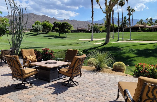 Ironwood Country Club Villa on Golf Course, Amazing Views. Fully Remodeled.