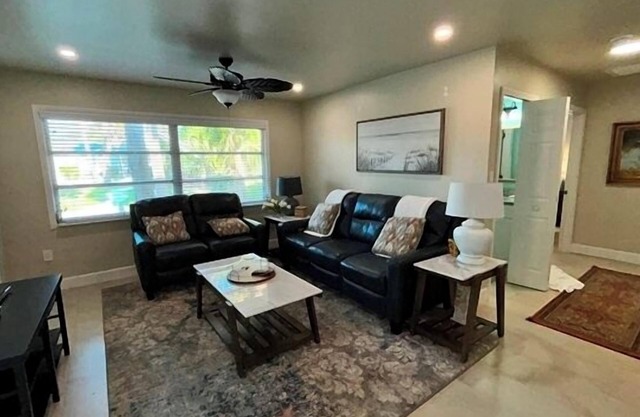 Island Charm Meets Modern Comfort — Walk to Sanibel’s Beautiful Beaches!