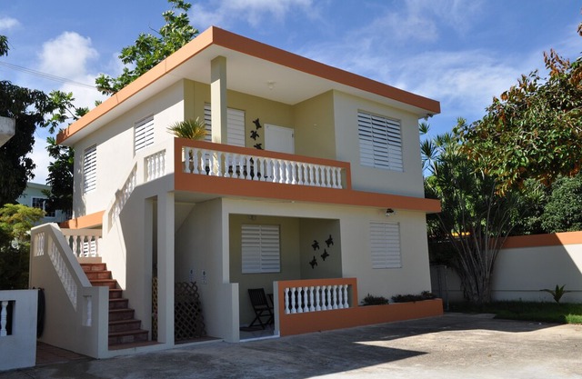 ISOLA– Private 1st floor Apt in beautiful neighborhood just min to Beaches & BQN