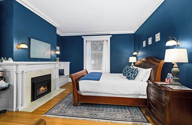 J.D. Rockefeller Suite w/King Bed & Fireplace
