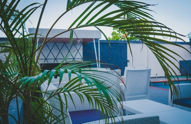 James Court Hotel & Luxury Apartments