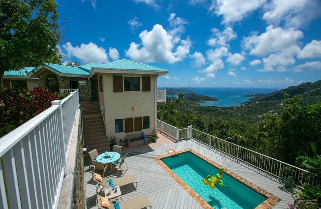 Jan 13-31 open! Very private 4 bedroom villa with pool. Sunrise & sunset views!