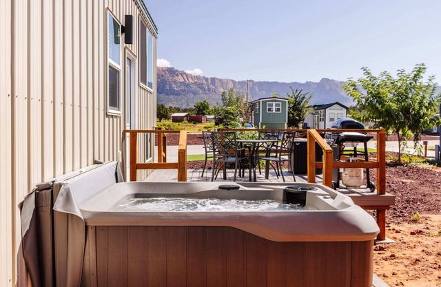 Jasper Tiny Home with Private Hot Tub