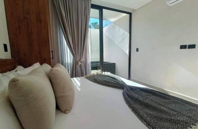Jetstream & Private Jacuzzi + club beach